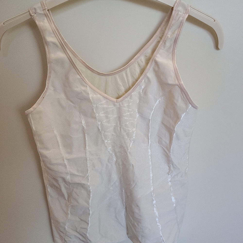 Barely There slimming camisole XL shapewear